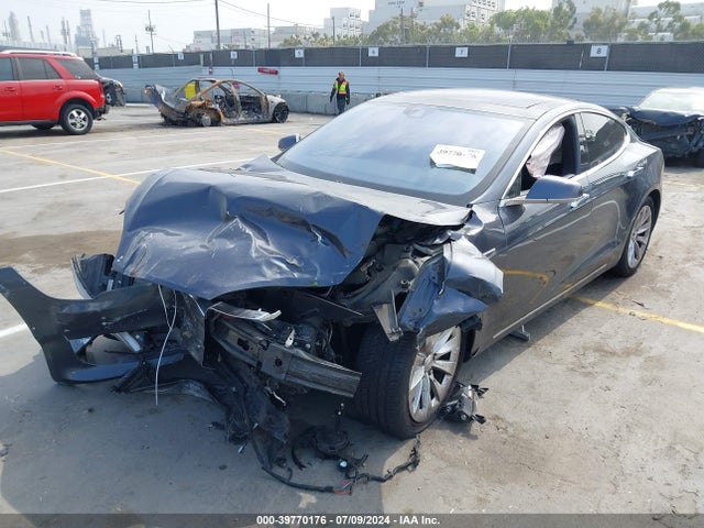 Tesla Model S 60/70/75/85 2016 5YJSA1E12GF142276 Image 2