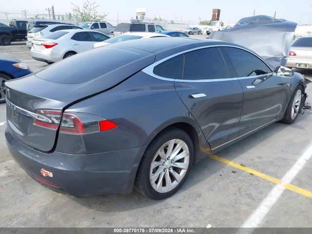 Tesla Model S 60/70/75/85 2016 5YJSA1E12GF142276 Image 4