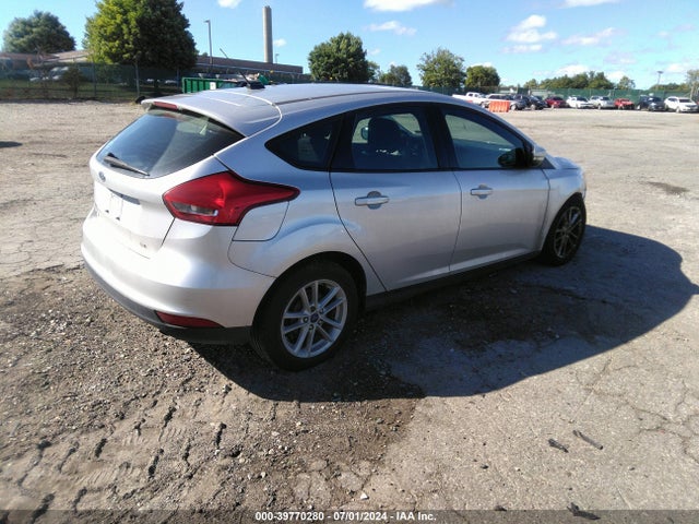 Ford FOCUS SE 2017 1FADP3K20HL240677 Image 4