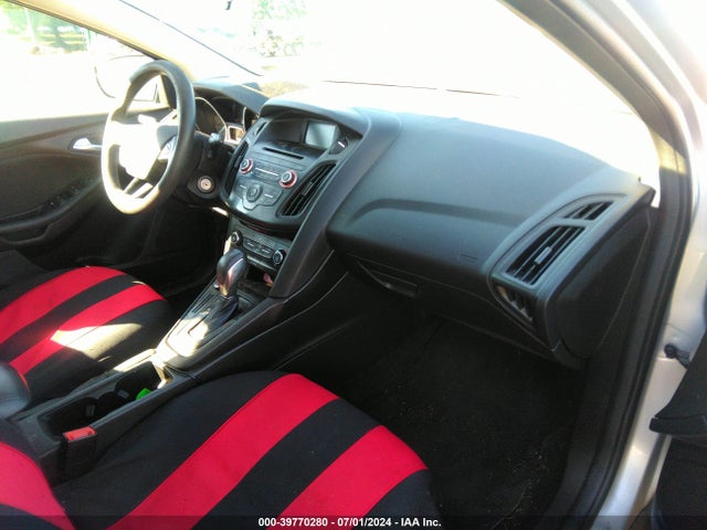 Ford FOCUS SE 2017 1FADP3K20HL240677 Image 5