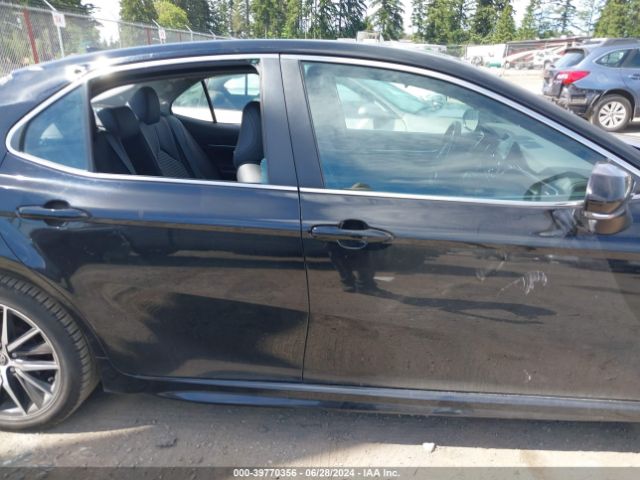 4T1G11AKXNU697917 Toyota CAMRY SE