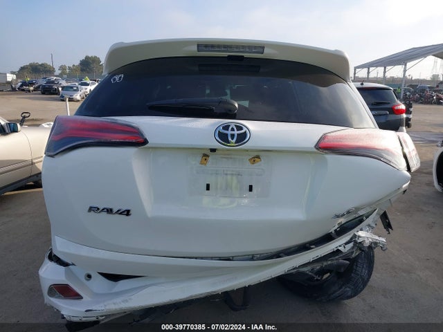 Toyota Rav4 Xle 2018 JTMWFREV8JJ207457 Image 16