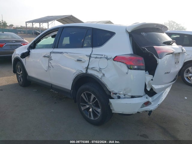 Toyota Rav4 Xle 2018 JTMWFREV8JJ207457 Image 3