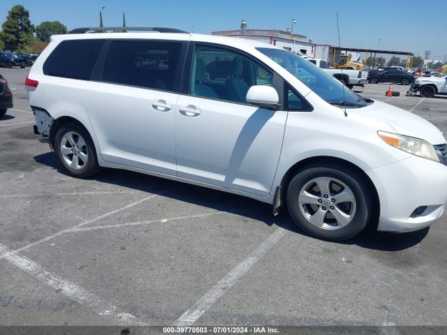 Toyota Sienna Le V6 8 Passenger 2014 5TDKK3DCXES423147 Image 13
