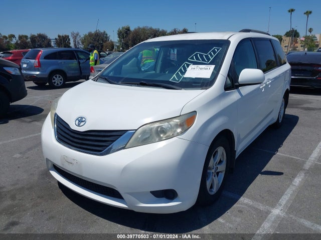 Toyota Sienna Le V6 8 Passenger 2014 5TDKK3DCXES423147 Image 2
