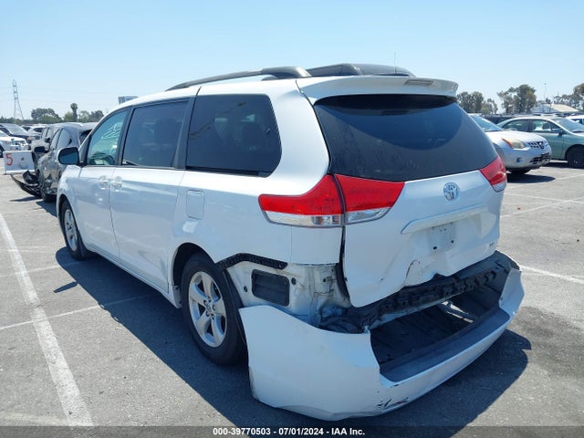 Toyota Sienna Le V6 8 Passenger 2014 5TDKK3DCXES423147 Image 3