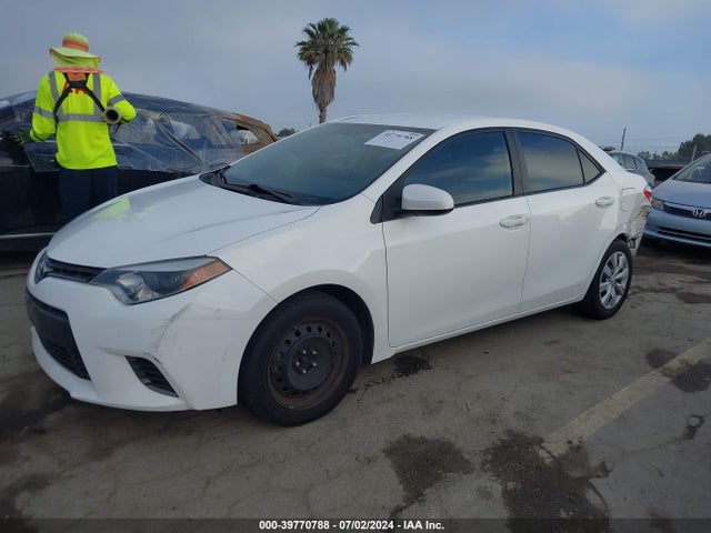 Toyota COROLLA LE 2015 5YFBURHE6FP202938 Image 2