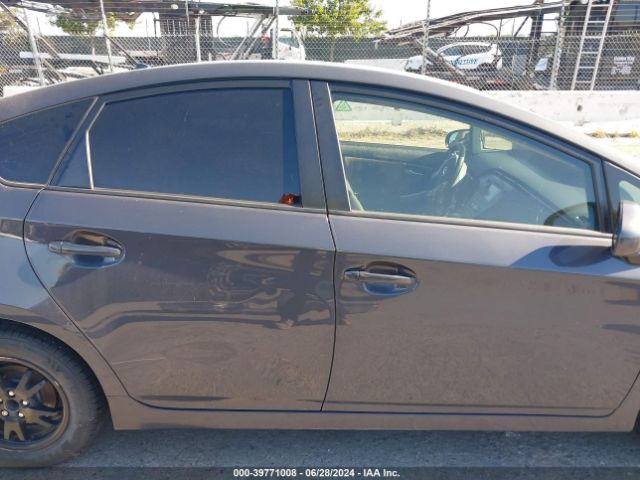 JTDKN3DU3F0470105 Toyota Prius Two