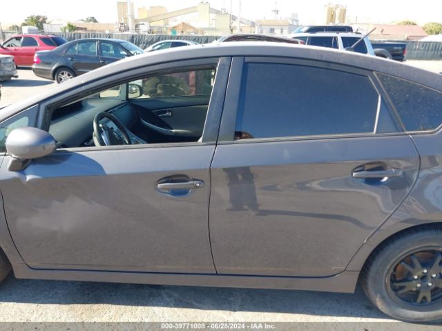 JTDKN3DU3F0470105 Toyota Prius Two