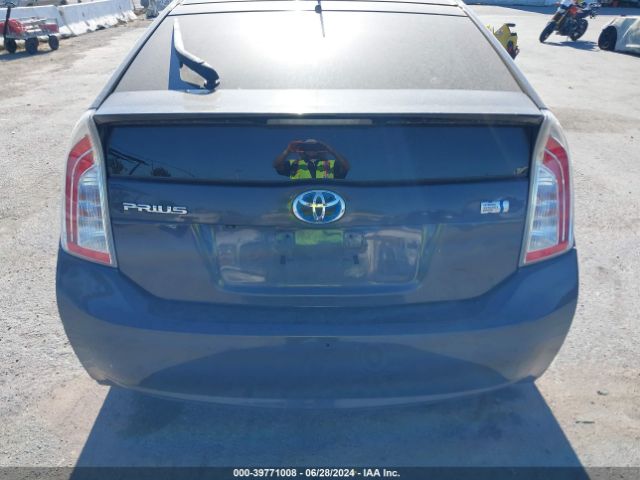 JTDKN3DU3F0470105 Toyota Prius Two