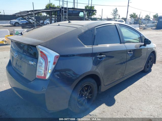 JTDKN3DU3F0470105 Toyota Prius Two