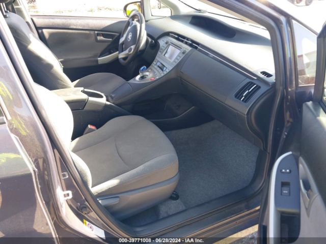 JTDKN3DU3F0470105 Toyota Prius Two