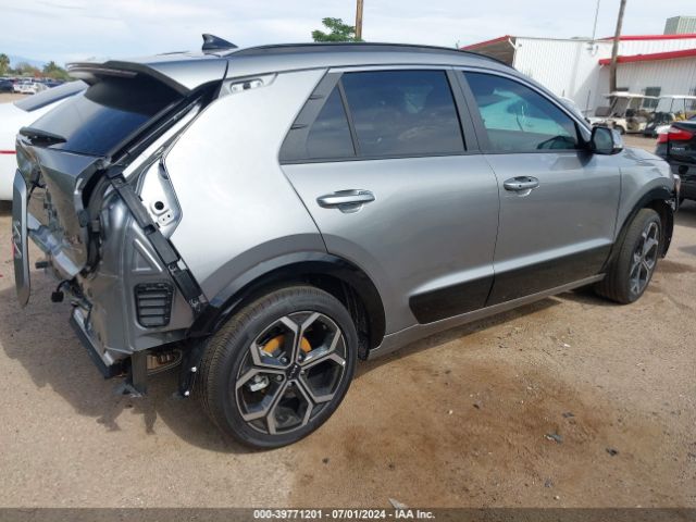 KNDCR3LE1R5137931 KIA Niro Ex Touring