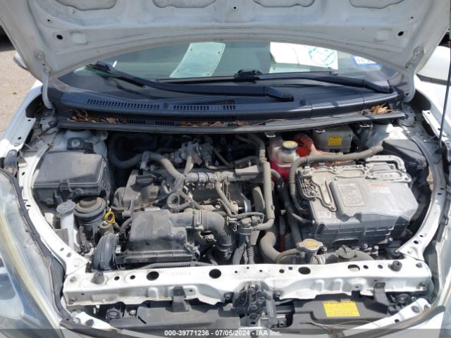 JTDKDTB3XF1583976 Toyota Prius C One