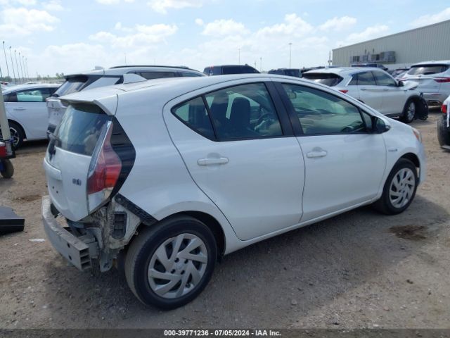 JTDKDTB3XF1583976 Toyota Prius C One