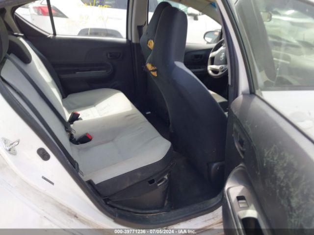 JTDKDTB3XF1583976 Toyota Prius C One