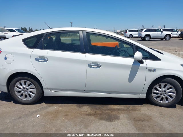 Toyota PRIUS PLUG-IN 2014 JTDKN3DP0E3059350 Image 13