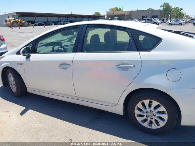 Toyota PRIUS PLUG-IN 2014 JTDKN3DP0E3059350 Image 14