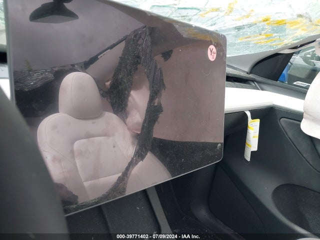 2024 TESLA MODEL Y 7SAYGDED2RF041720 Photo 6