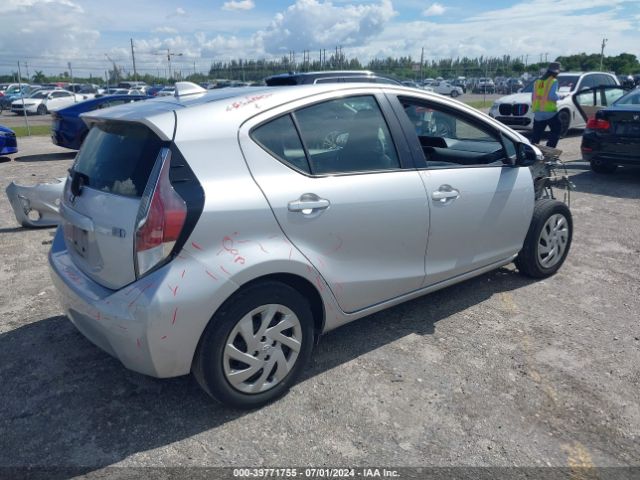 JTDKDTB32F1090485 Toyota Prius C One
