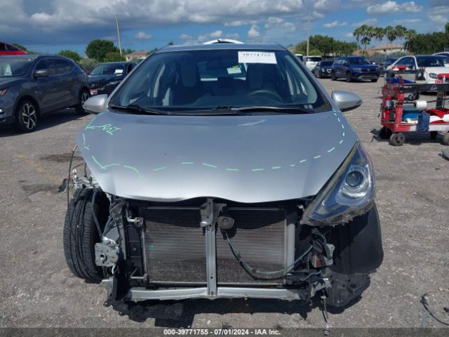 JTDKDTB32F1090485 Toyota Prius C One
