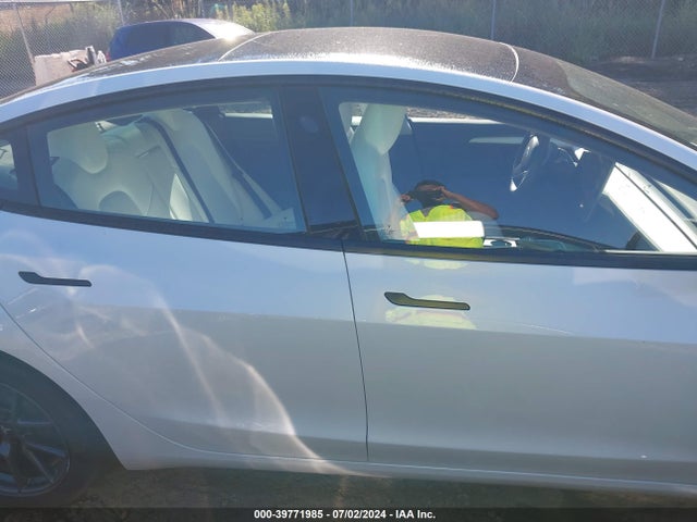 Tesla Model 3 Rear-wheel Drive 2022 5YJ3E1EA1NF310656 Image 13