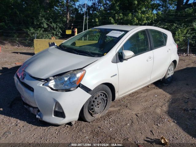 JTDKDTB32E1566412 Toyota Prius C One