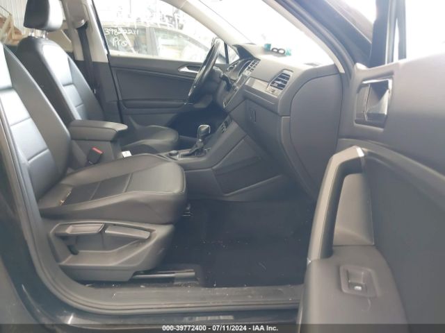 3VV2B7AX1JM052776 Volkswagen Tiguan 2.0t Se/2.0t Sel