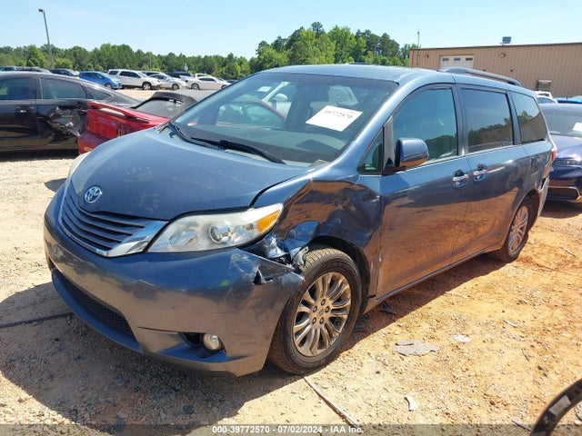 Toyota Sienna Xle 8 Passenger 2015 5TDYK3DC2FS585348 Image 2