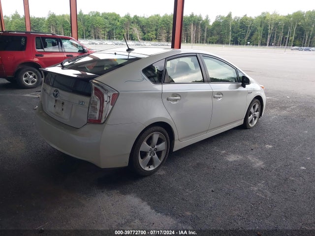 Toyota Prius Five 2015 JTDKN3DU2F1967835 Image 4