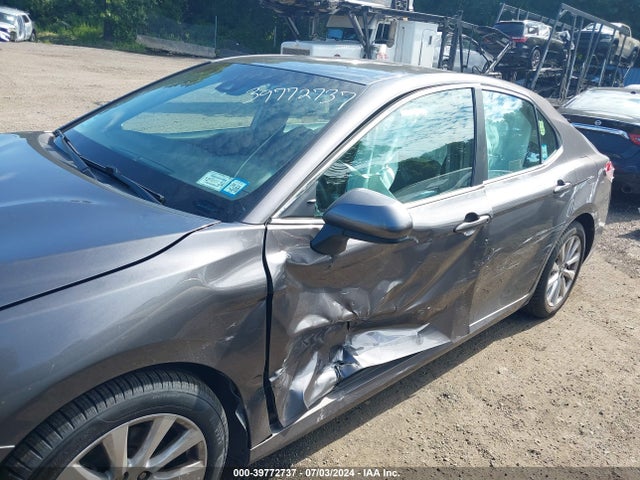 4T1B11HK5JU676256 Toyota CAMRY LE