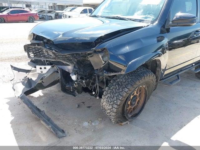 Toyota 4RUNNER SR5 2020 JTEZU5JR5L5220291 Image 6