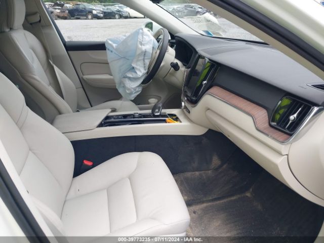 YV4L12RK7N1037197 Volvo Xc60 B5 Momentum