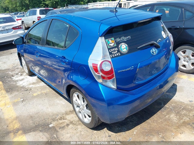 Toyota Prius C Four 2014 JTDKDTB3XE1073674 Image 3