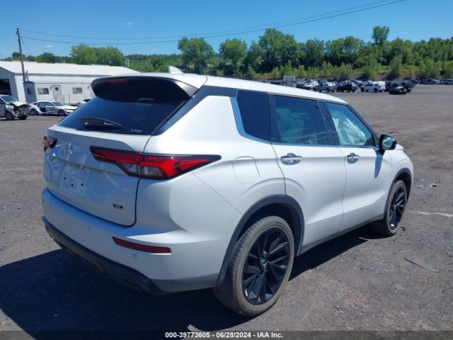 2023 MITSUBISHI OUTLANDER JA4J4UA82PZ017497 Photo 3