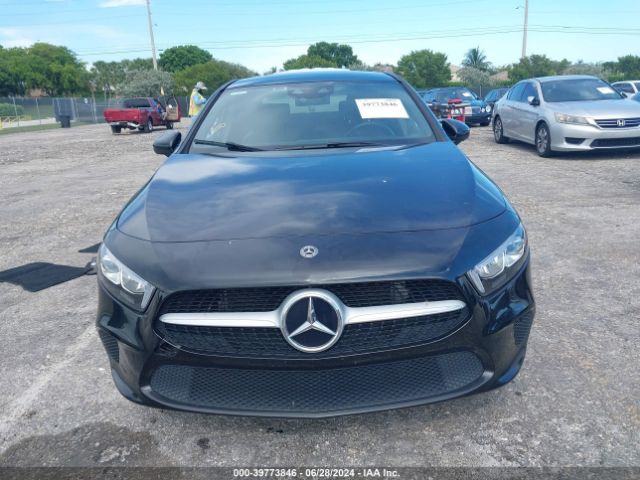 WDD3G4FB5KW005709 Mercedes-Benz A 220 4matic