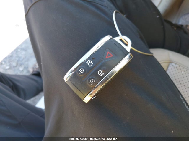 2011 JAGUAR XF SAJWA0GB9BLS20335 Photo 10