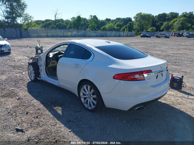 2011 JAGUAR XF SAJWA0GB9BLS20335 Photo 2