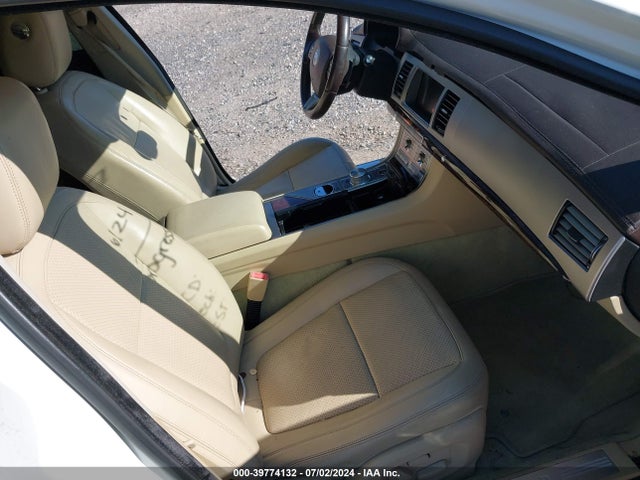 2011 JAGUAR XF SAJWA0GB9BLS20335 Photo 4