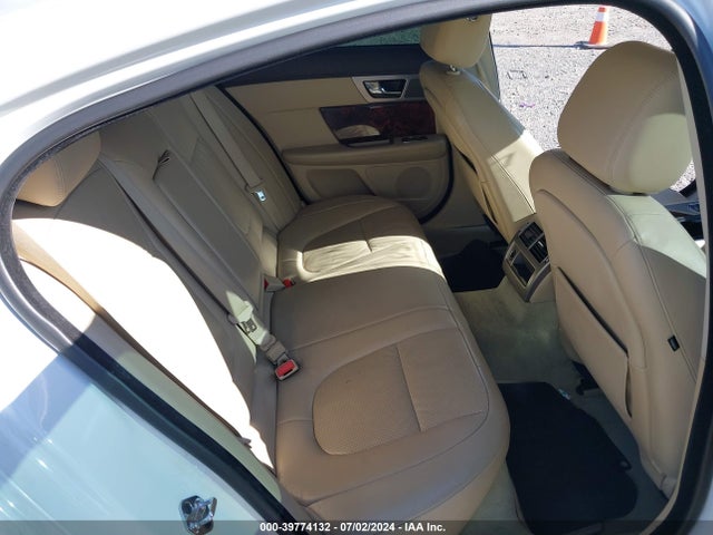 2011 JAGUAR XF SAJWA0GB9BLS20335 Photo 7