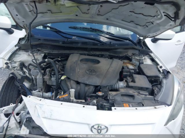3MYDLBYV6JY332845 Toyota YARIS IA