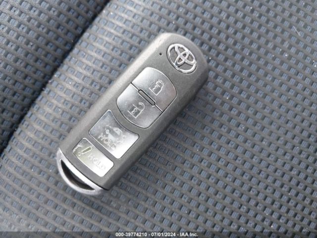 3MYDLBYV6JY332845 Toyota YARIS IA