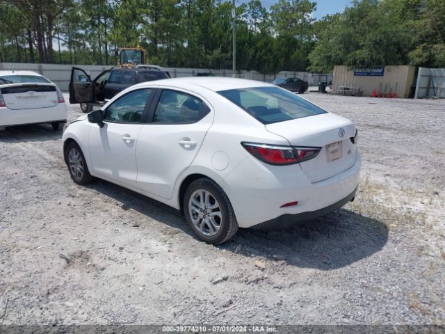 3MYDLBYV6JY332845 Toyota YARIS IA