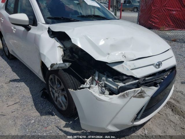 3MYDLBYV6JY332845 Toyota YARIS IA