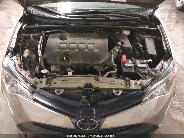 Toyota COROLLA LE 2018 5YFBURHE9JP746682 Image 10