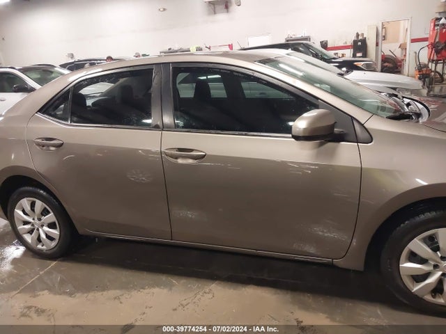 Toyota COROLLA LE 2018 5YFBURHE9JP746682 Image 13