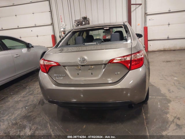 Toyota COROLLA LE 2018 5YFBURHE9JP746682 Image 16