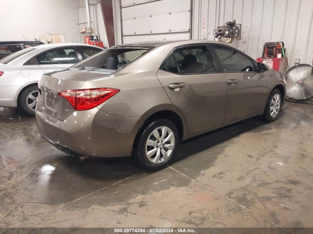 Toyota COROLLA LE 2018 5YFBURHE9JP746682 Image 4