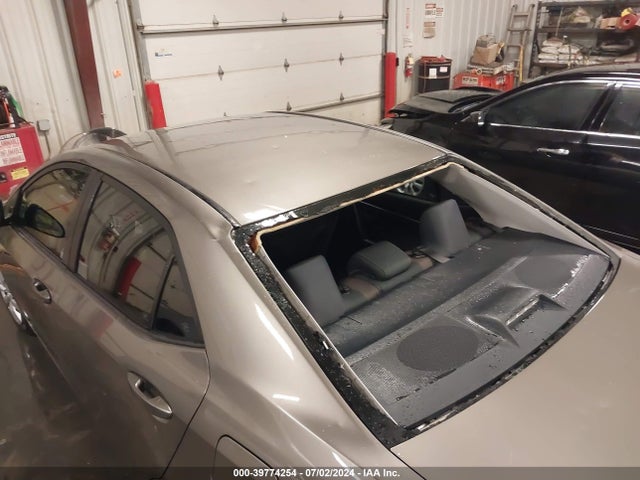 Toyota COROLLA LE 2018 5YFBURHE9JP746682 Image 6