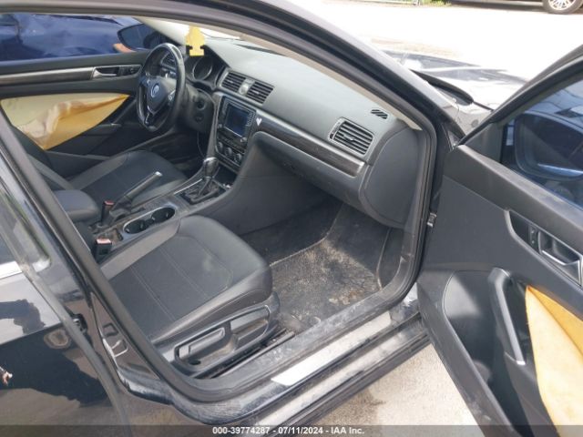 1VWGT7A35HC013003 Volkswagen Passat 1.8t Se